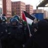 Polizisten sind bei einer verbotenen Pro-Palästina-Demonstration am Potsdamer Platz in Berlin im Einsatz.