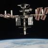 ISS-Besatzung flüchtet vor russischem Weltraumschrott in angedockte Sojus-Kapseln: Die sechsköpfige Mannschaft der Internationalen Raumstation ISS ist vor Weltraumschrott in eine angedockte Raumkapsel geflüchtet.