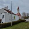 Bis Samstag wehte an diesem Mast an der Kirche in Thalfingen noch die Regenbogenfahne.