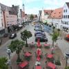 Das Cafè Central (linke Seite) bleibt auf dem Aichacher Stadtplatz. 