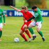 Belegt mit seiner Mannschaft in der A-Klasse Neuburg den dritten Platz: Sebastian Rutkowski (links), hier im Duell mit Edin Dalipi vom SV Straß, ist seit dieser Saison Spielertrainer des SV Wagenhofen. Foto: Daniel Worsch 