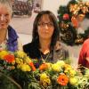 Einen Blumenstrauß als Dank für ihre langjährige Betriebszugehörigkeit erhielten: (von links) Elfriede Steinbühler, Christa Rupprecht, Ingrid Kammerer und Anna Liseck.