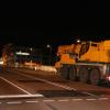 Mit insgesamt drei Autokränen wurde die Gänstorbrücke in der Nacht zum Sonntag getestet. Die tonnenschweren Fahrzeuge fuhren während der Messungen in Richtung Neu-Ulm. 	