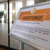 Im Landkreis Augsburg sind zwei Menschen mit dem Coronavirus infiziert. Das Gesundheitsamt hat eine Hotline für Verdachtsfälle eingerichtet. Zu erreichen ist sie unter 0821/3102-3999.