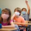 Ab Dienstag müssen auch die Grundschüler im Unterallgäu im Unterricht eine Maske tragen. 