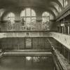 Die Männerschwimmhalle im Augsburger Stadtbad bot nach dem Umbau 1915 nicht nur die Möglichkeit zur Körperpflege, sondern auch zum Sport.