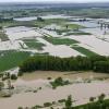 Das Foto zeigt vorne die Donau, dahinter ein Teil des Gebiets Neugeschüttwörth. Dort soll ein Flutpolder gebaut werden. Das Foto stammt aus dem Jahr 2013. 