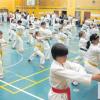 Das Auftakttrainung für die finale Punkterunde der Karatekas in Meitingen bestritten die Aktiven gemeinsam. 