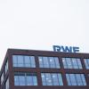 Das Logo von RWE auf dem Dach der Zentrale in Essen: Der Konzern hat vorläufige Zahlen aus dem Jahr 2022 vorgelegt.