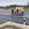 Die Querungshilfe an der westlichen Einfahrt zur B300 bei Ursberg ist nach mehrwöchiger Bauzeit fertig gestellt. Sie gewährt Radfahrern und Fußgänger erheblich mehr Sicherheit beim Überqueren der viel befahrenen Bundesstraße. 