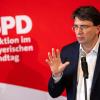 Der wiedergewählte Fraktionsvorsitzende der bayerischen SPD-Landtagsfraktion, Florian von Brunn, nimm nach seiner Wahl an einer Pressekonferenz teil.