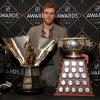 Connor McDavid von den Edmonton Oilers räumte bei den NHL-Awards gleich vier Preise ab.