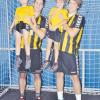 Wenn ich groß bin, will ich auch ein Handballer werden. Die „Minis“ Pascal Schreiber und Patrick Bretthauser genießen Höhenluft mit Michael Bauer und Nicolas Schleicher (von links) aus der ersten Mannschaft des TSV Gersthofen. 