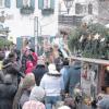 Zahlreiche Besucher säumten im vergangenen Jahr den Kirchplatz und die Flößerstraße beim Weihnachtsmarkt.  