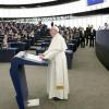 Eine Rede, die sehr lange nachhallt: Papst Franziskus appellierte am 25. November 2014 angesichts des Flüchtlingsdramas auf dem Mittelmeer vor dem Europaparlament in Straßburg an die Werte Europas.