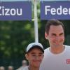 Roger Federer hat gegenüber seinem Fan und Nachwuchstalent Zizou ein fünf Jahre altes Versprechen eingehalten.