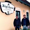 Erkan Can (links) und Ismail Cevik, die neuen Pächter im Königsbrunner Jägerhaus, setzen auf regionale Produkte und frische, bayerisch-schwäbische Küche.