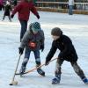 Am heutigen Sonntag kann man in Dillingen Eishokey spielen und Schlittschuhlaufen.