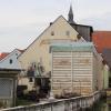 In den 80er Jahren lebten rund 100 Sektenmitglieder am westlichen Rand der Mindelheimer Altstadt. Nach der Nutzung als Jugendzentrum ist es seit vielen Jahren in einen Dornröschenschlaf versunken. 	