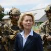 Bundesverteidigungsministerin Ursula von der Leyen (CDU) will Freiwillige der Bundeswehr in den Kampf gegen die Ebola-Seuche nach Westafrika schicken.