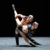 Naiara Silva de Matos und Lucas Axel da Silva in dem Ballettabend „Missing Link“.