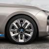 Aerodynamik im Radhaus: Räder mit geringeren Öffnungen wie hier beim BMW i7 xDrive60 sollen für weniger Windverwirbelungen sorgen.