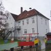 Wird die Alte Schule in Griesbeckerzell, in der der Kindergarten Zeller Rasselbande untergebracht ist, abgerissen oder nicht? Diese Frage ist nach wie vor ungeklärt.