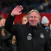 Feierte mit den deutschen Frauen den dritten Sieg im dritten Spiel: Horst Hrubesch.