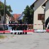 Polizeibeamte am Tatort in Tiefenthal-Leutershausen bei Ansbach.