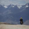 Eine Tour im Angesicht der Bergriesen: Harald Finkl fuhr mit dem Motorrad durch Indien und Bhutan. 	