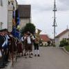 Die neue Sirchenrieder Ortsmitte mit einem Fundament für den Maibaum, einem barrierefreien Zugang zur Kirche und der Sanierung des Kriegedenkmals wurde feierlich eingeweiht.