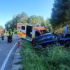 Auf der B16 bei Oberhausen kollidierte ein Rettungswagen mit einem Auto. Nach dem Unfall musste die Bundesstraße gesperrt werden.