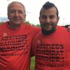 Stolz präsentierten Abteilungsleiter Oliver Osterhoff und Trainer Goran Boric vom SC Altenmünster das eigens angefertigte T-Shirt, auf dem das Prädikat „Abstiegskandidat Nummer 1“ durchgestrichen war. 