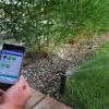 Eine digitale Gartenbewässerungsanlage kann per App über das Handy gesteuert werden.