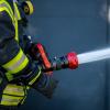 Die Augsburger Feuerwehr musste am Dienstagabend einen brennenden Strohballen im Stadtteil Oberhausen löschen.
