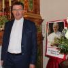 Der polnische Pfarrer Marek Kupczak zelebriert jeden Sonntag in der Kapelle der Hospitalstiftung einen katholischen Gottesdienst in polnischer Sprache. Ein Bild des aus Polen stammenden Papstes Johannes Paul II. darf da nicht fehlen. 	