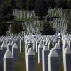 Stumme Mahnung: Die Grabsteine der Gedenkstätte Potocari erinnern an den Genozid an muslimischen Bosniern in Srebrenica im Jahr 1995.