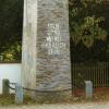 Das marode Kriegerdenkmal auf dem Herbertshofer Friedhofsvorplatz wird abgerissen und durch ein neues ersetzt.