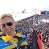 Im schweizerischen St. Moritz bei der Ski-Weltmeisterschaft ist die Hölle los: Mittendrin ist Monika Schieferle aus Todtenweis. Die 44-Jährige ist bereits zum dritten Mal als freiwillige Helferin dabei. Den Aichacher Nachrichten erzählt sie, was sie alles erlebt und wem sie die Daumen drückt. 