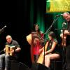 Irische Lebensfreude im großen Stil: Drei innovative Bands vereinten sich zu einem gewaltigen Ensemble, das sämtliche Konventionen sprengte.  	