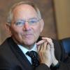 Bundesfinanzminister Schäuble will trotz Fluthilfen ab 2015 Schulden abbauen.