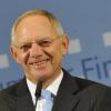 Die CDU-Spendenaffäre mit Wolfgang Schäuble und Helmut Kohl: Am 10. Januar 2000 räumte Schäuble ein, von dem inzwischen wegen Steuerhinterziehung verurteilten Waffenhändler Karlheinz Schreiber im Jahre 1994 eine Bar-Spende von 100.000 D-Mark für die CDU entgegengenommen zu haben. Die Schatzmeisterei der CDU habe den Betrag als „sonstige Einnahme“ verbucht.