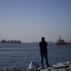 Frachtschiffe liegen vor Anker und warten auf die Durchfahrt durch die Bosporusstraße. Der Streit um die ukrainischen Getreideexporte über das Schwarze Meer dauert an. 