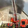 Einen Großeinsatz der Feuerwehr hat ein Feuer in einer Lagerhalle in Meitingen ausgelöst. Bild: Marcus Merk