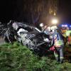 Auf ihrer Fahrt zwischen Tussenhausen und Türkheim ist eine Autofahrerin von der Straße abgekommen und gegen einen Baum geprallt.