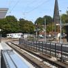 Die Straßenbahn-Haltestellen, hier an der Mindelheimer Straße, nehmen immer mehr Gestalt an. In wenigen Wochen sollen die ersten Probefahrten der Straßenbahn-Linie 3 starten. 