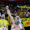 Banner, Begeisterung, Schlachtgesänge: Die vielen Fans von Aris Thessaloniki sorgten für Heimspiel-Atmosphäre in der Ratiopharm-Arena und ihre Mannschaft wusste diese zu nutzen. Foto: Imago/Nordphoto/Hafner