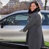 Samstagvormittag um 11 Uhr: Petra Schöll holt am Parkplatz das von ihr reservierte Carsharing-Auto der Stadtwerke ab. 