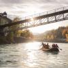 Auf der Schlauchboot-Tour geht es unter der historischen Brücke der 2005 stillgelegten, alten Hungerburgbahn hindurch.