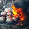 Eine Ölraffinerie in Japan ist nach dem Beben in Brand geraten.